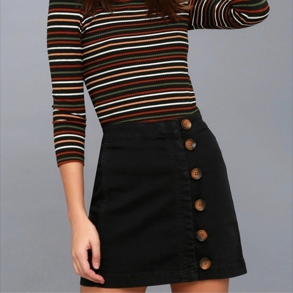 Free People Little Daisies Mini Skirt with Side Button in Washed Black Size 2 - Picture 1 of 9